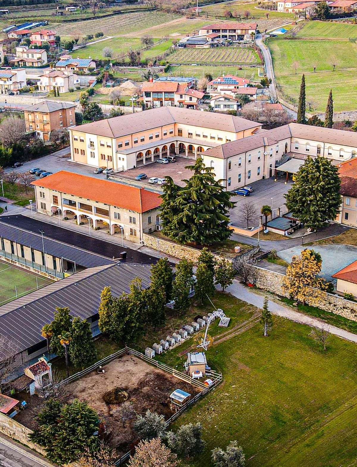 Rete locale di utenti che partecipano alla comunità energetica CERCAR alla Scuola e Santuaio Madonna della Neve Adro Brescia